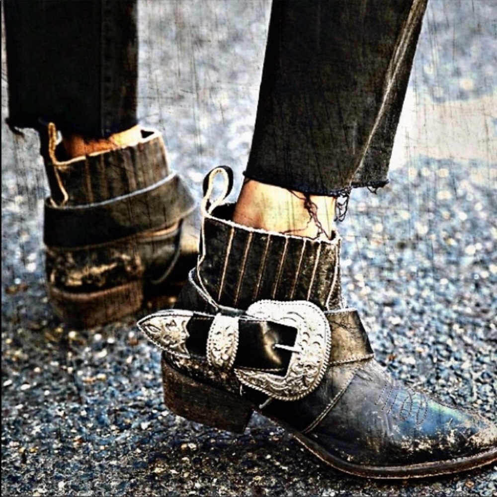 Free people by Matisse understated biker boots